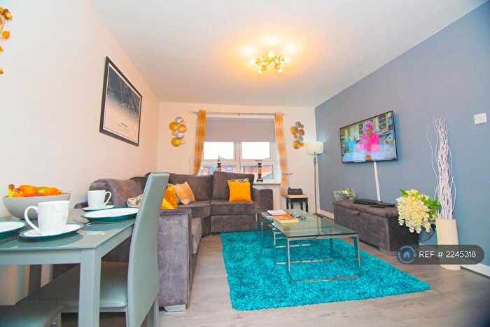 2 Bedroom Flat To Rent In Laighpark View, Paisley, PA3