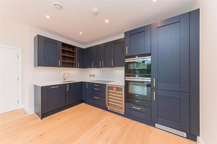 2 Bedroom Flat To Rent In Inglis Way, London, NW7