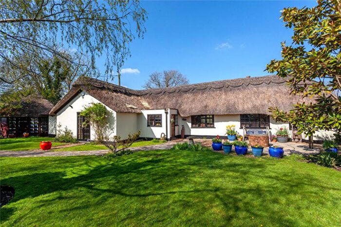 3 Bedroom Bungalow To Rent In Davis Street, Hurst, Reading, Berkshire, RG10