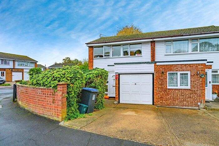 3 Bedroom End Of Terrace House For Sale In Kimpton Close, Hemel Hempstead, HP2