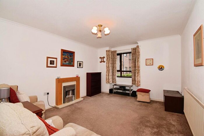 2 Bedroom Flat For Sale In St. Pauls Close, Oadby, Leicester, LE2