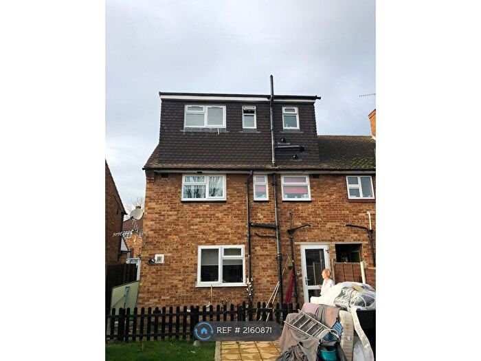 4 Bedroom Semi-Detached House To Rent In Dewsbury Gardens, Romford, RM3
