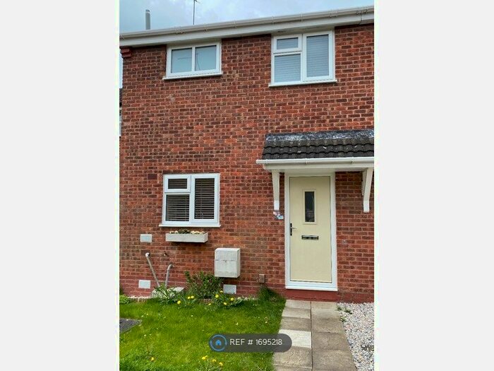 3 Bedroom Terraced House To Rent In Oldbury Close, Redditch, B98