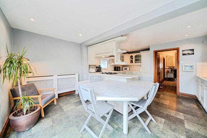 4 Bedroom Semi-Detached House For Sale In Kingston Road, Leatherhead, Surrey, KT22