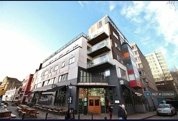 2 Bedroom Flat To Rent In Riverside House, Bristol, BS1