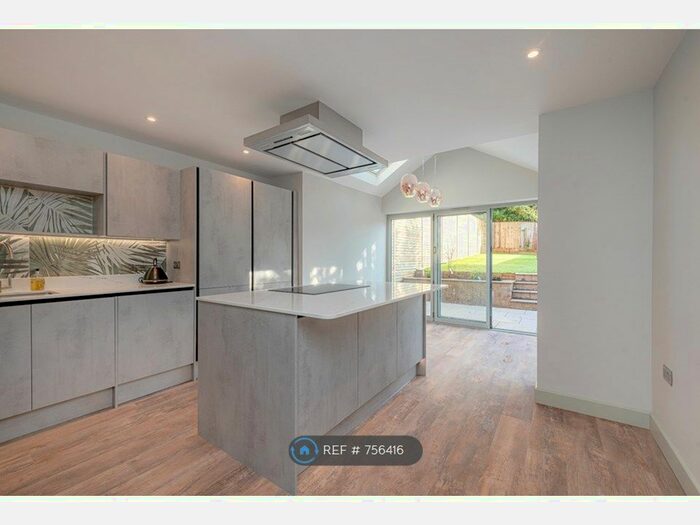 4 Bedroom Semi-Detached House To Rent In Queen Street, High Wycombe, HP13