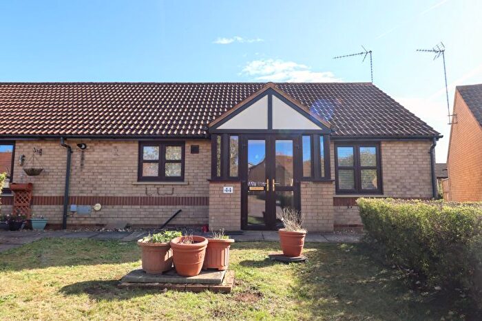 2 Bedroom Bungalow For Sale In Epsom Grove, Milton Keynes, MK3