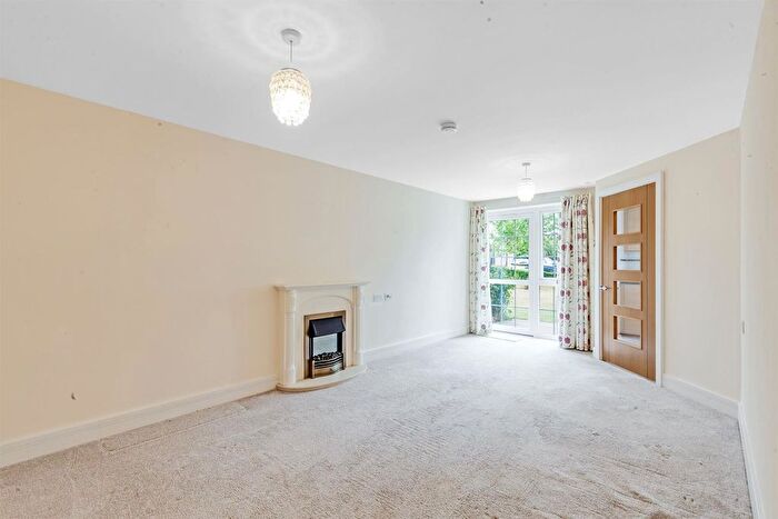 2 Bedroom Flat For Sale In High Street, Ongar, CM5