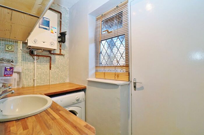 3 Bedroom Detached House For Sale In Foord Road, Hedge End, SO30