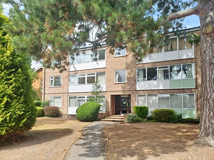 2 Bedroom Flat For Sale In Manor Court, Dorridge, B93