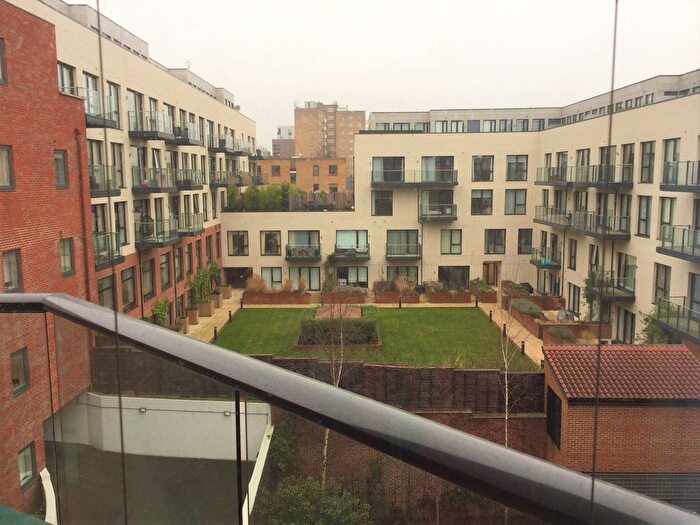 2 Bedroom Flat For Sale In Hodford Road, London, NW11