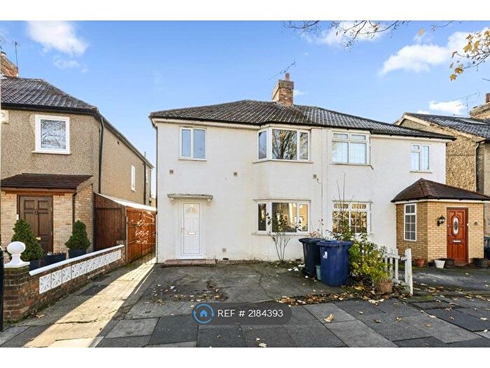 3 Bedroom Semi-Detached House To Rent In Crossway, London, W13