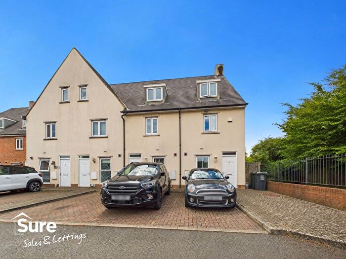 3 Bedroom End Of Terrace House For Sale In School Mead, Abbots Langley, Hertfordshire, WD5