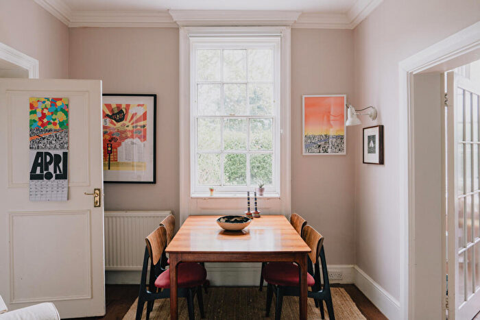 2 Bedroom Flat For Sale In Taplow, Buckinghamshire, SL6