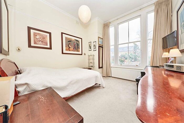 2 Bedroom Flat To Rent In Clapham Common South Side, London, SW4