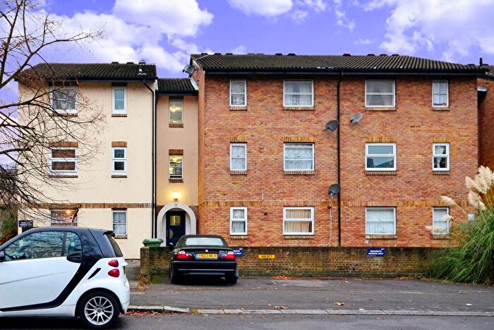 2 Bedroom Flat For Sale In Westbourne Drive, Forest Hill, London, SE23