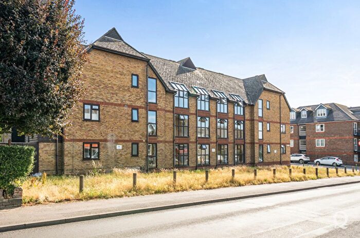 1 Bedroom Flat For Sale In Canterbury Road, Sittingbourne, Kent, ME10