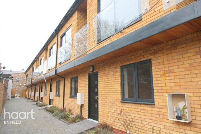 4 Bedroom Apartment To Rent In Lotus Mews, London, N19