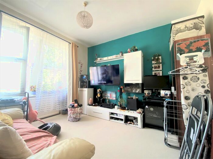 1 Bedroom Flat To Rent In Hollingbury Park Avenue, Brighton, BN1
