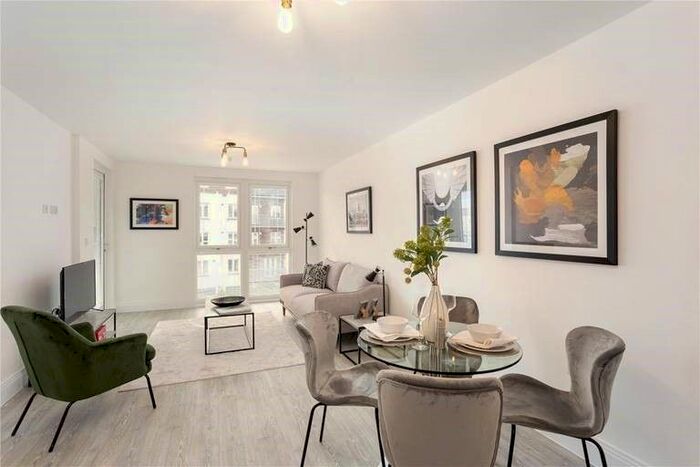 2 Bedroom Flat To Rent In Oldfield Road, Maidenhead, SL6