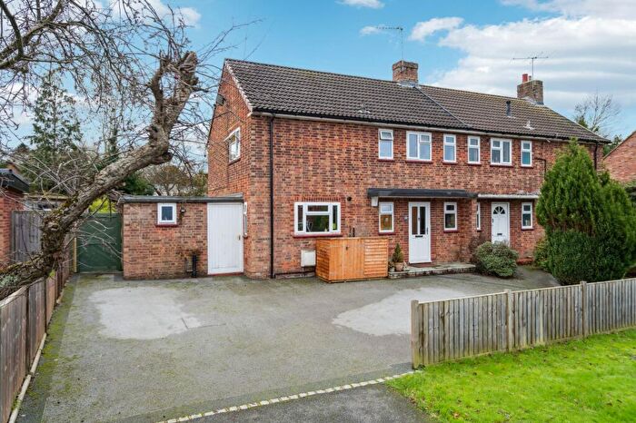 3 Bedroom Property For Sale In Candlemas Mead, Beaconsfield, HP9