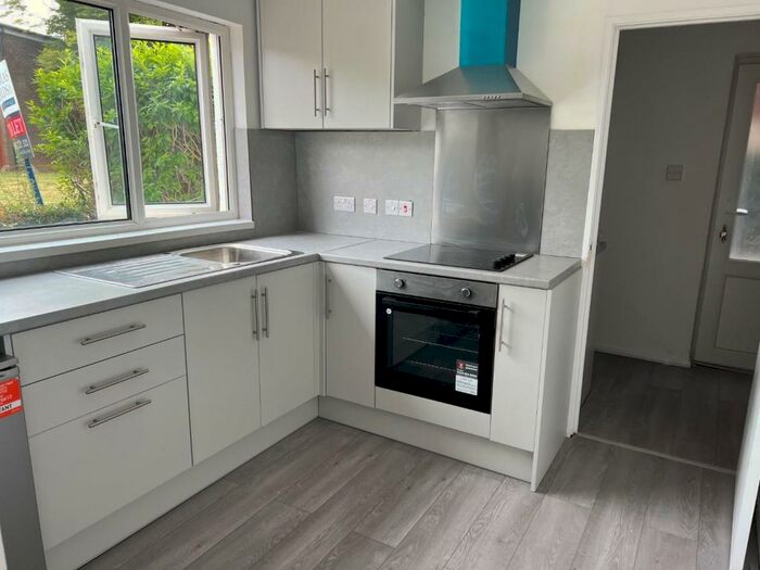 3 Bedroom Semi-Detached House To Rent In High Dells, Hatfield, AL10