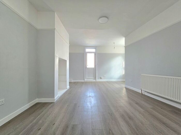 2 Bedroom Flat To Rent In Dartmouth Road, Forest Hill, SE23