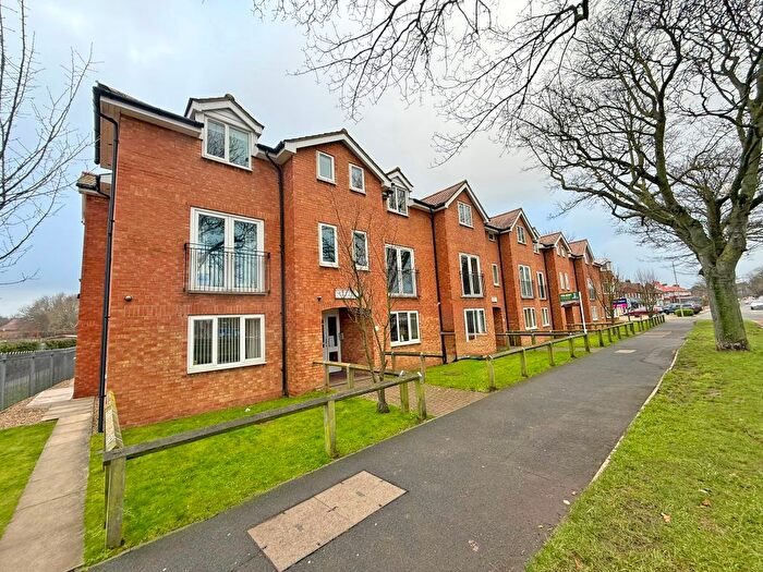 2 Bedroom Flat For Sale In North Leas Avenue, Scarborough, YO12
