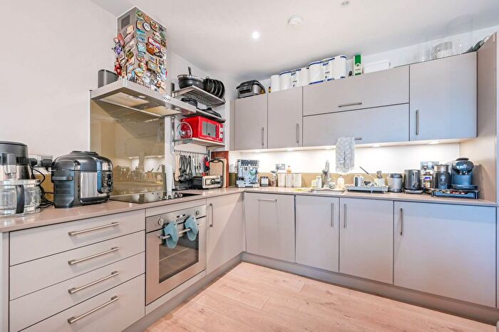 2 Bedroom Flat For Sale In Radial Avenue, Tower Hamlets, London, E14