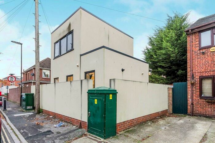 1 Bedroom Detached House To Rent In Cedar Road, Southampton, SO14