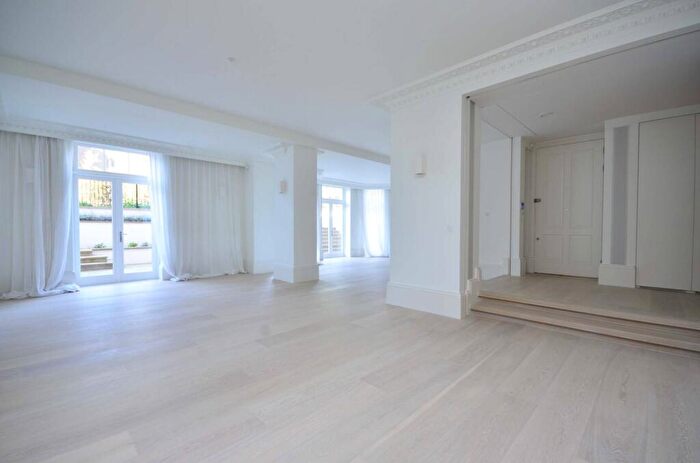 3 Bedroom Flat To Rent In Fitzjohns Avenue, Belsize Park, London, NW3