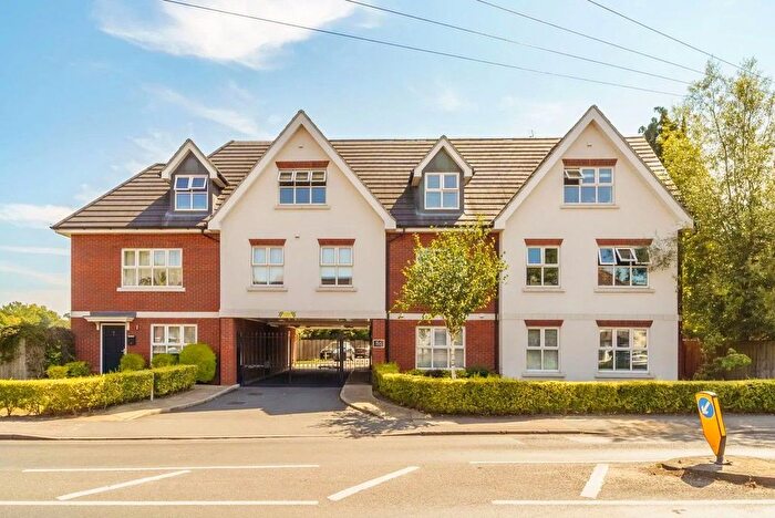 2 Bedroom Flat For Sale In New Haw Road, New Haw, KT15