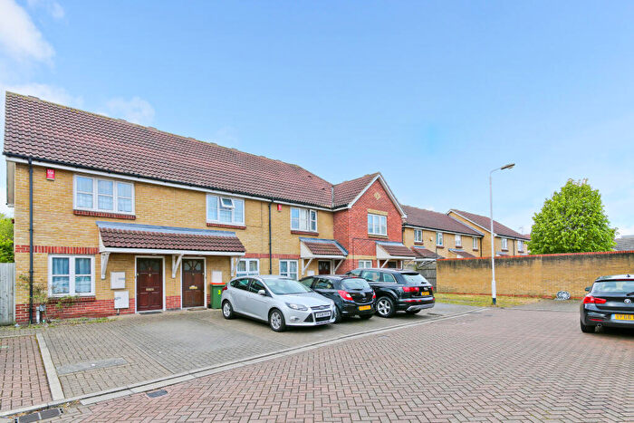 2 Bedroom House To Rent In Ringlet Close, London, E16