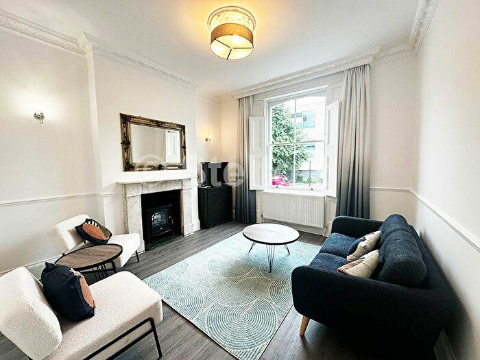 3 Bedroom Apartment To Rent In Packington Street, London, N1