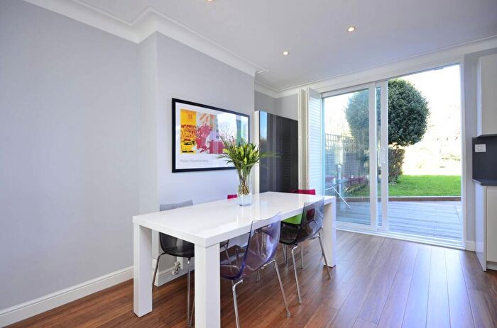 4 Bedroom Terraced House To Rent In Mayfield Avenue, North Finchley, London, N12