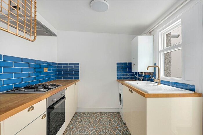 1 Bedroom Flat To Rent In Senrab Street, Stepney Green, London, E1