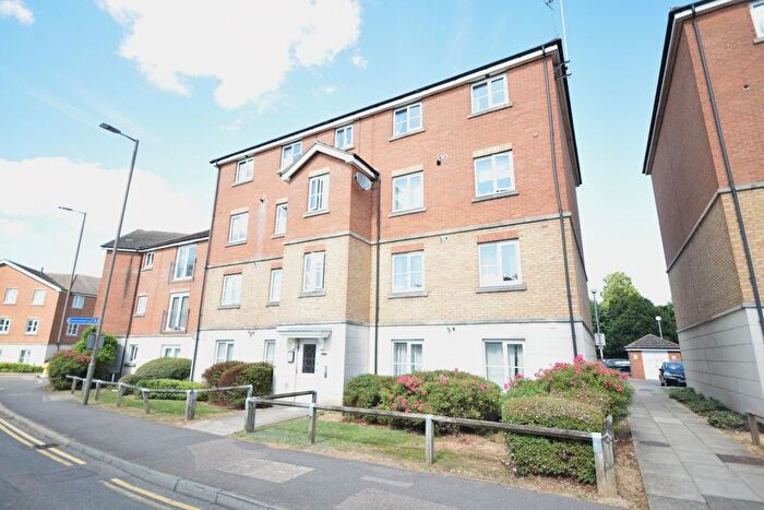 2 Bedroom Flat To Rent In St. Lukes Court, Hatfield, AL10