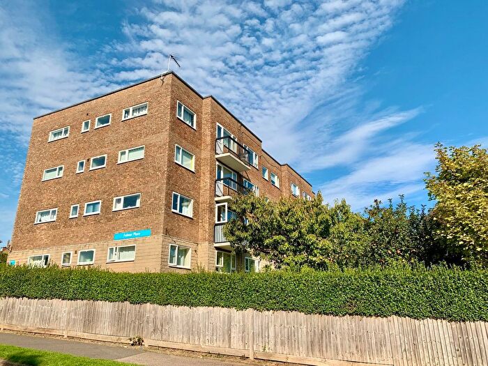 2 Bedroom Flat For Sale In New Park Avenue, Bexhill-On-Sea, TN40