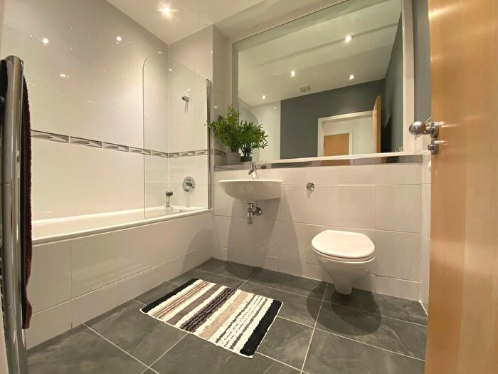 2 Bedroom Apartment To Rent In New Hampton Lofts, Great Hampton Street, B18