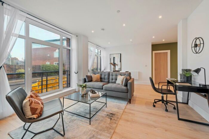 2 Bedroom Flat To Rent In Pyrcroft Road Chertsey, KT16