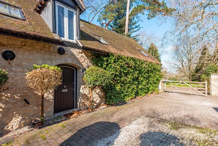 3 Bedroom Semi-Detached House For Sale In Headington Road, Headington, OX3