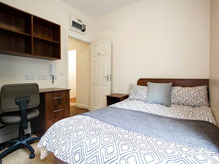 Apartment To Rent In Apt, Springfield Mount #, LS2