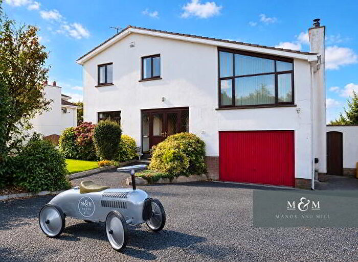 4 Bedroom Detached House With Garages For Sale In Brentwood Park, Richhill, BT61