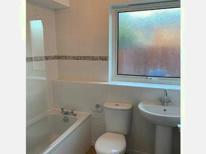 2 Bedroom Flat To Rent In Lennox Gardens, Linlithgow EH49