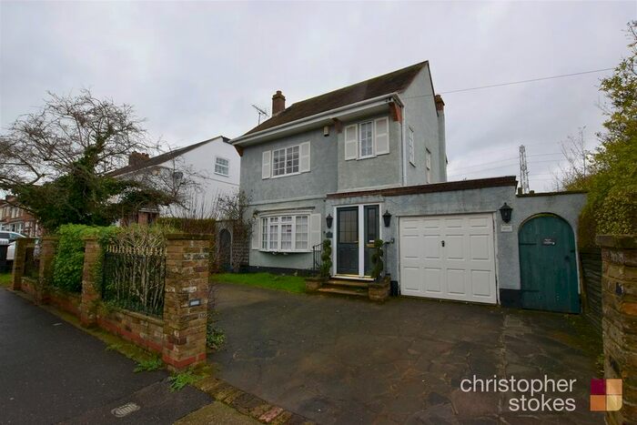 3 Bedroom Detached House To Rent In Hillview Gardens, Cheshunt, Waltham Cross, EN8