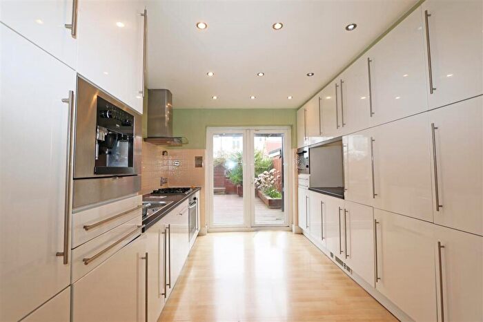 4 Bedroom Terraced House To Rent In Addiscombe Court Road, Croydon, CR0