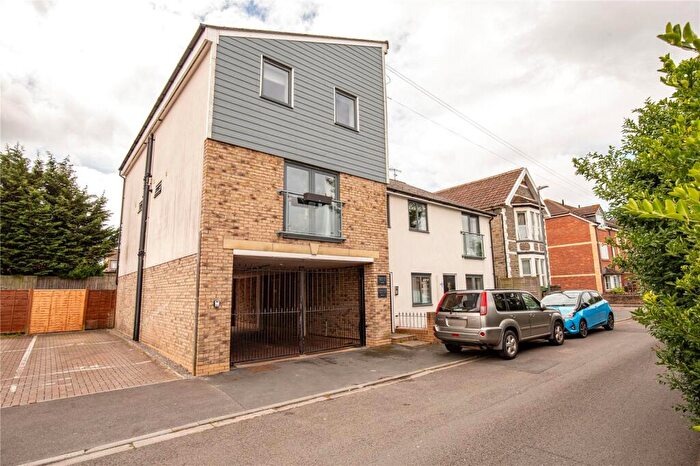 1 Bedroom Apartment For Sale In Portland Street, Staple Hill, Bristol, BS16