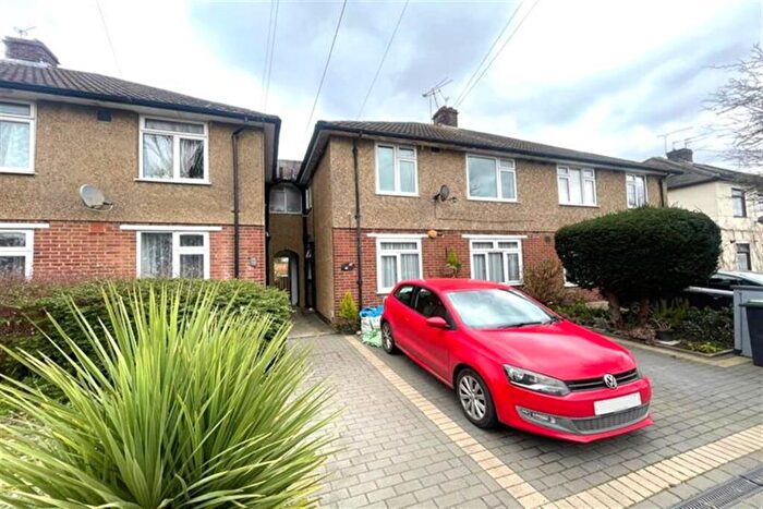 2 Bedroom Apartment To Rent In Cheltenham Gardens, Loughton, IG10