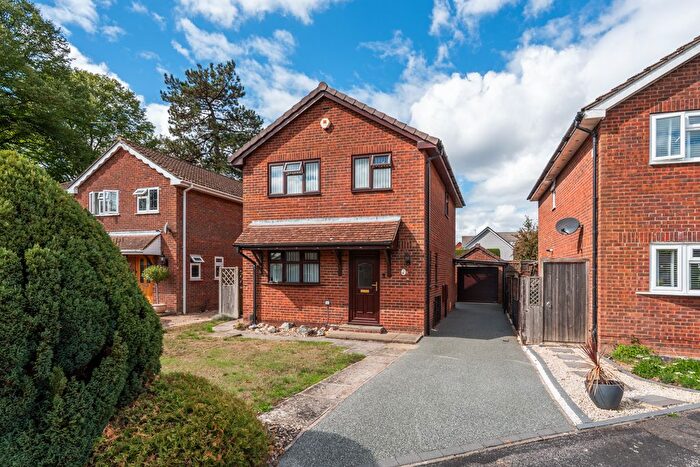 4 Bedroom Detached House For Sale In Woolwich Close, Bursledon, SO31