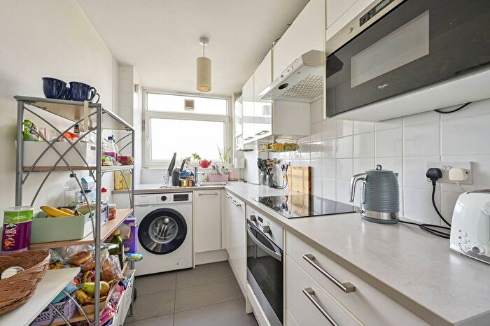 3 Bedroom Flat To Rent In Lacy Road, West Putney, London, SW15